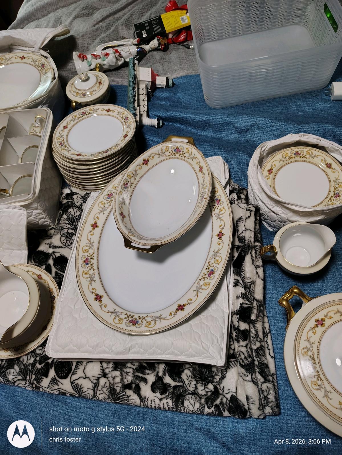 antique vintage teapots and various glassewsre - Antioch, Tennessee - FleaMarketBay