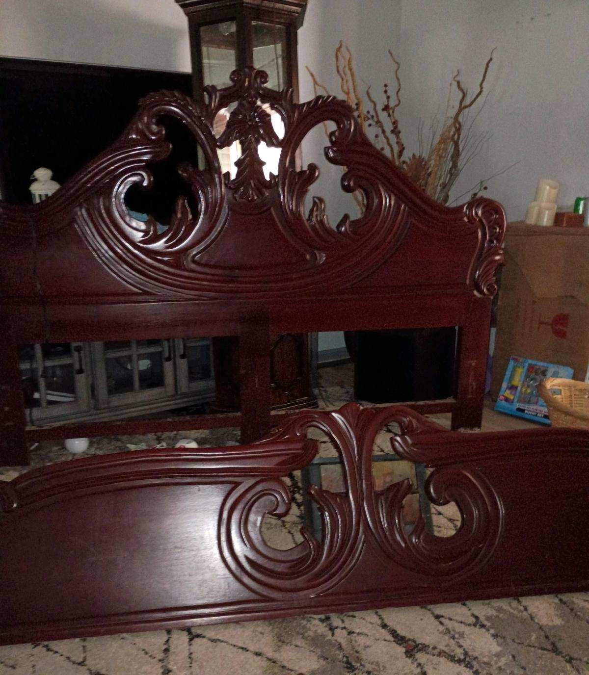 king size mahogany wood head and foot board - Jacksonville, Florida - FleaMarketBay
