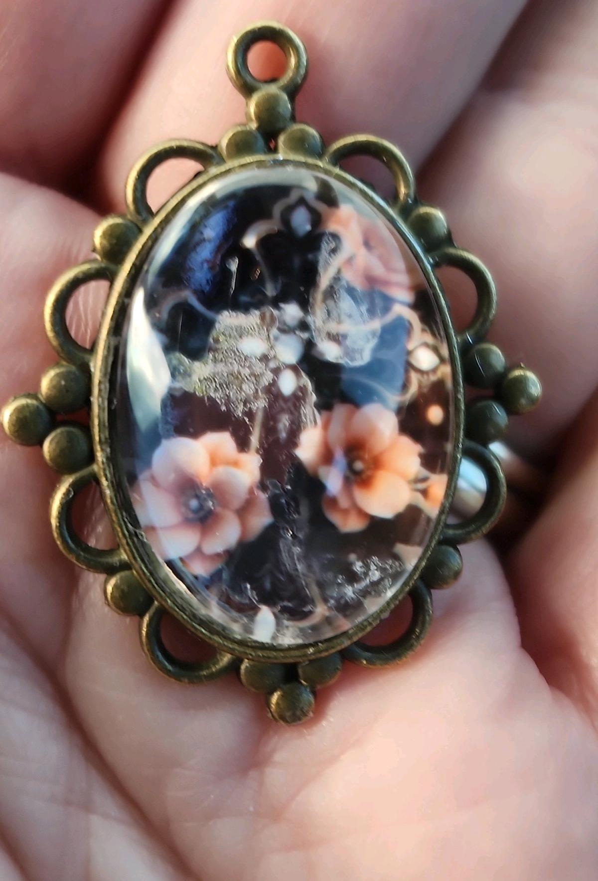 haunted cross picture in a pendant - Romney, West Virginia - FleaMarketBay