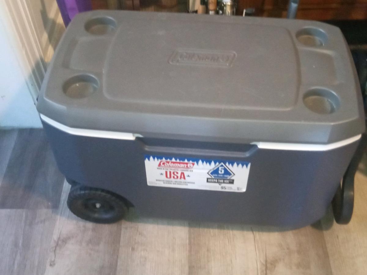 colman cooler - Boonton, New Jersey - FleaMarketBay