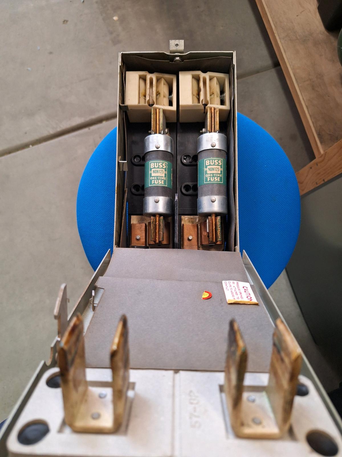 Uniflex 200 Amp main disconnect - Winchester, California - FleaMarketBay