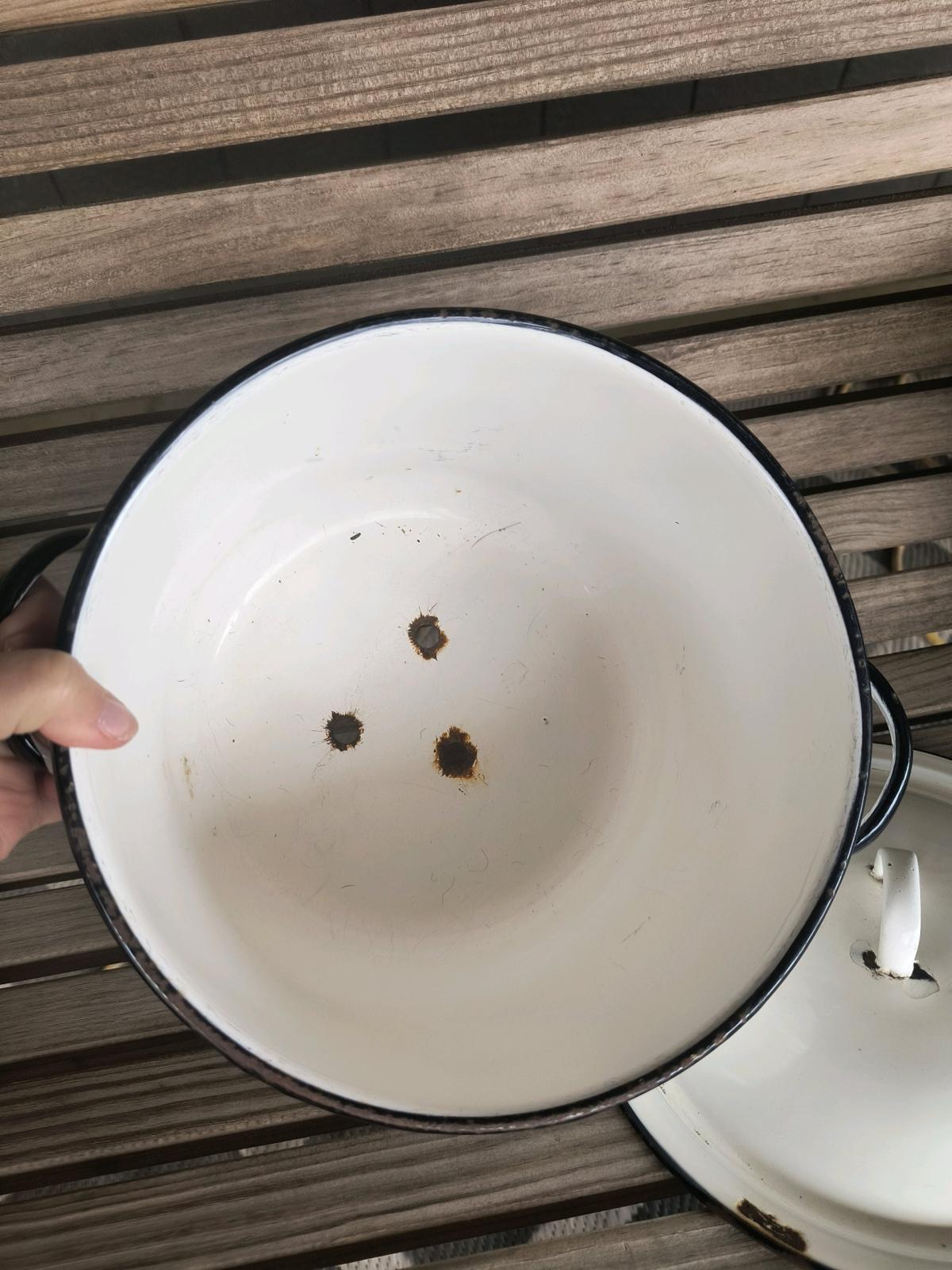 Enamel ware Pots and Wash Basin pots - Warrensburg, Missouri - FleaMarketBay