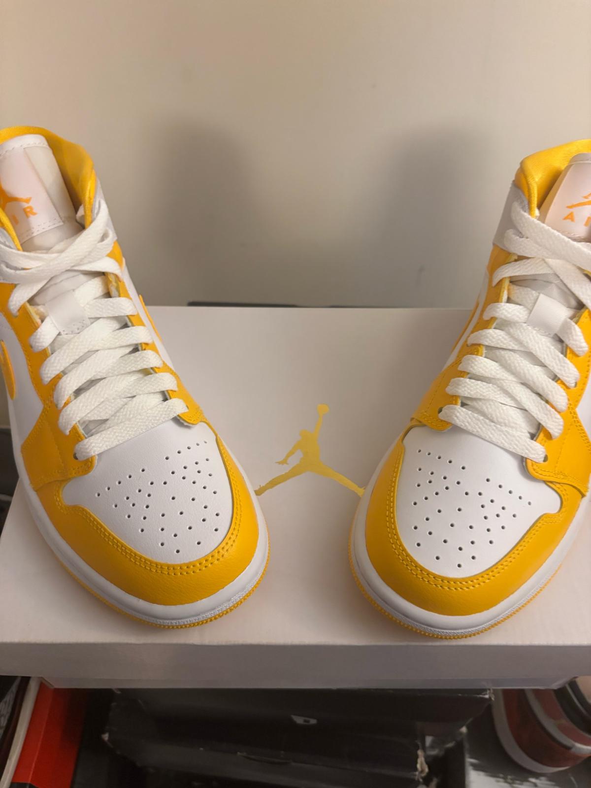 Jordan 1  womens size 6 - Cambria Heights, New York - FleaMarketBay