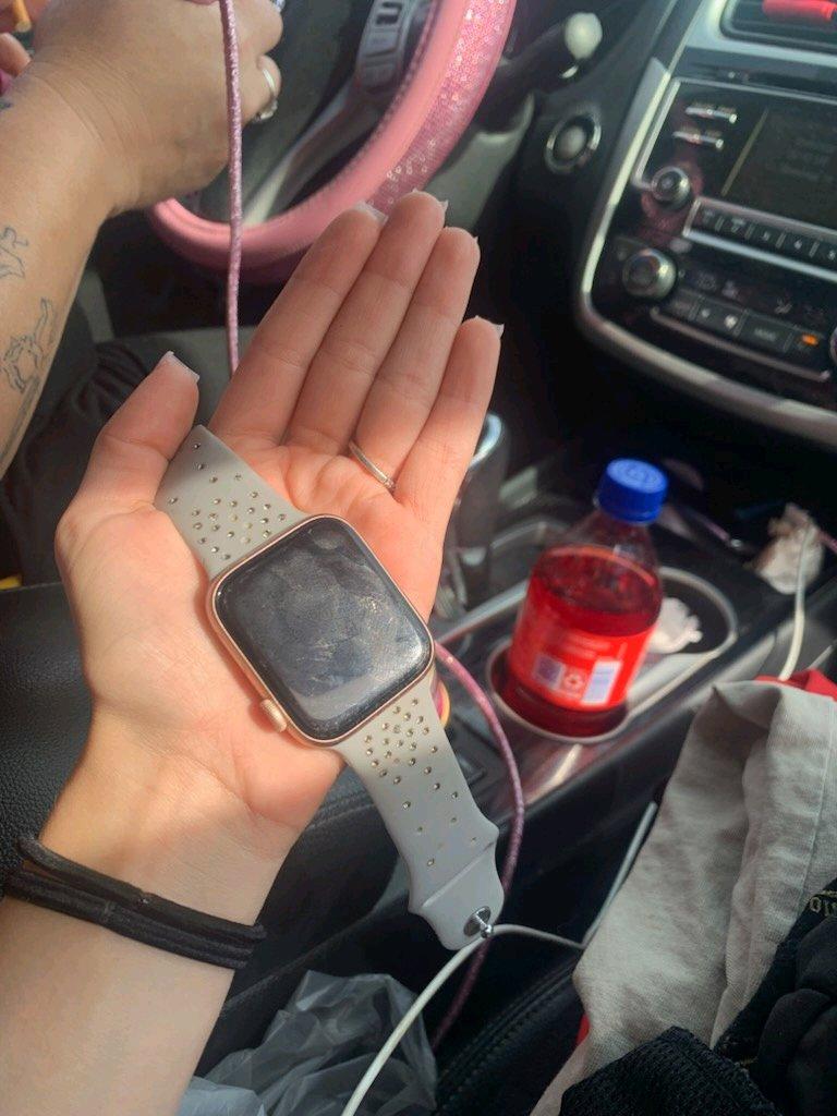 unlocked Apple Watch 4th Gen - Clearwater, Florida - FleaMarketBay