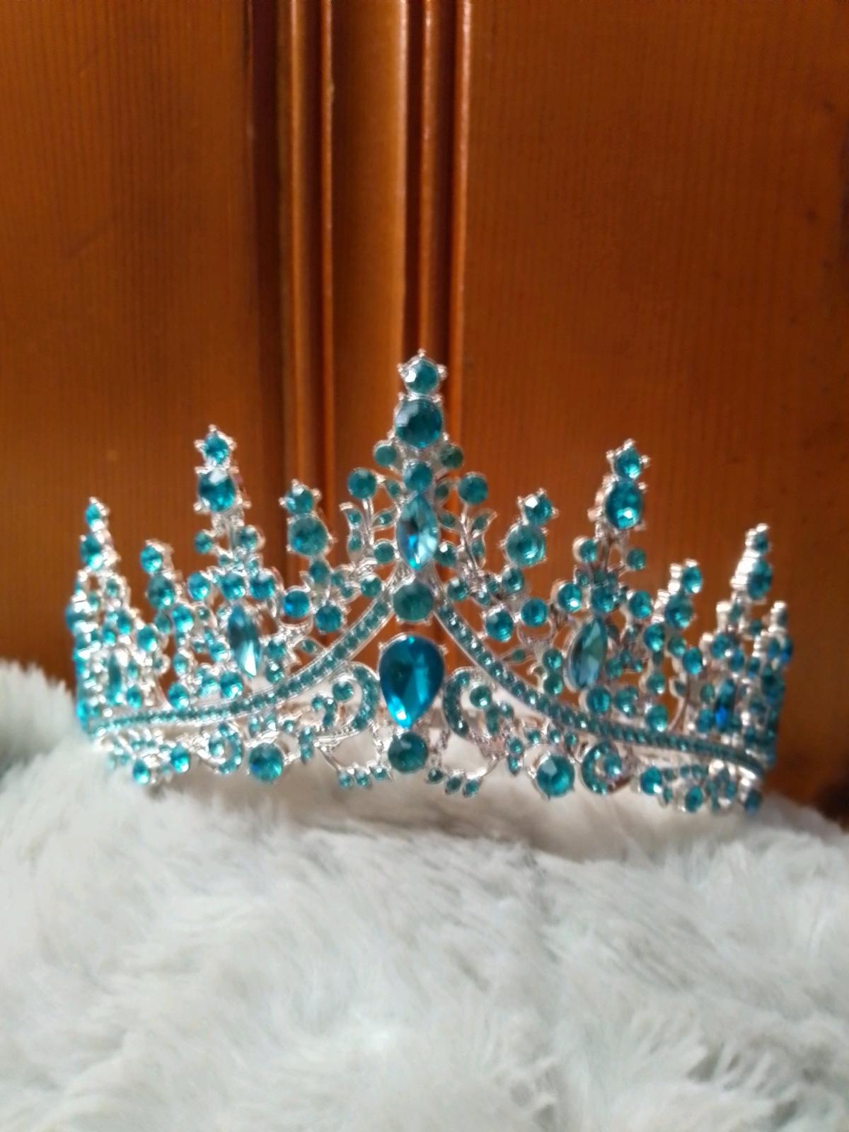 Crown with blue stones - Bogalusa, Louisiana - FleaMarketBay