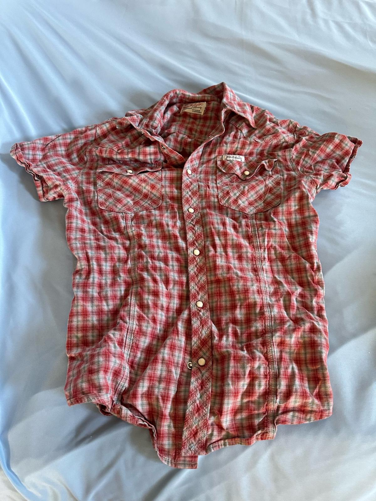 True religion men plaid red gray short sleeve button up down - Adelanto, California - FleaMarketBay
