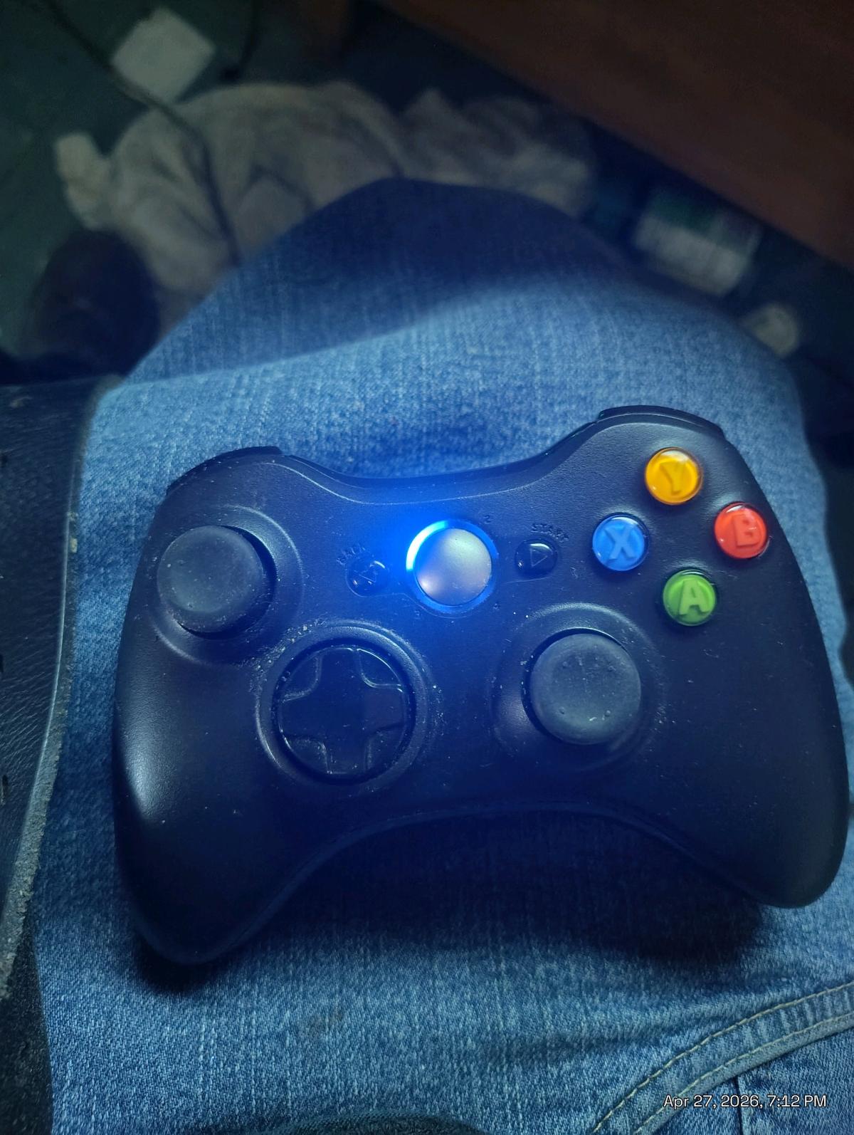 xbox 360 console cords 3 games two controllers 60gbharddrive - Omaha, Nebraska - FleaMarketBay