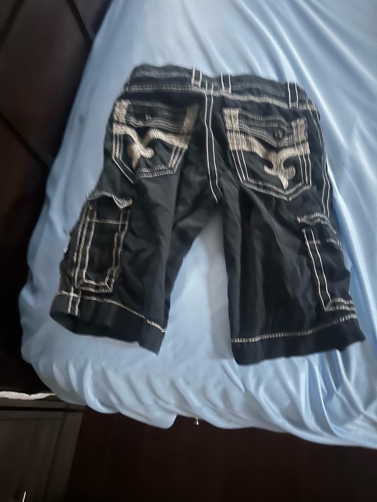 Rock revival black cargo shorts 30 like new e - Adelanto, California - FleaMarketBay