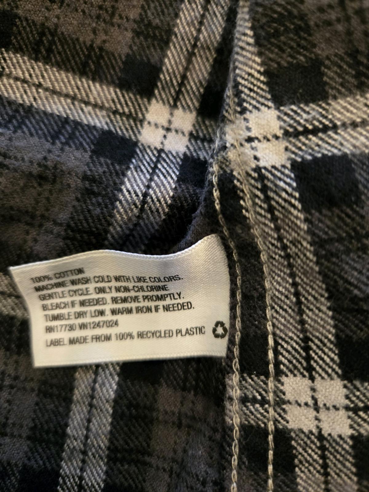 Merona size small black white paid button down - Woodbridge, New Jersey - FleaMarketBay