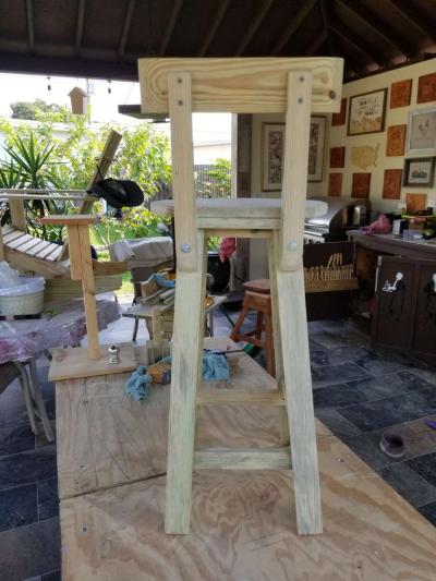 2 BANQUETAS DE MADERA