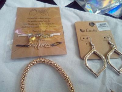 4 Piece Jewelry lot set 6 - Thumbnail 3