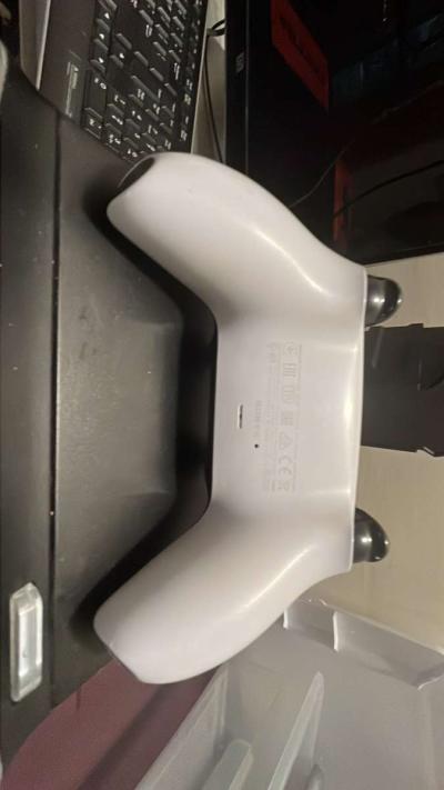 PlayStation 5 controller - Thumbnail 2