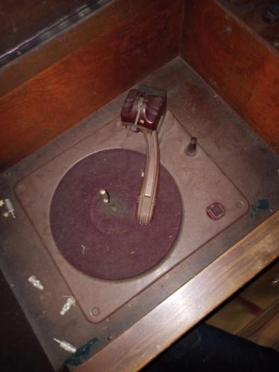 record player AM radio