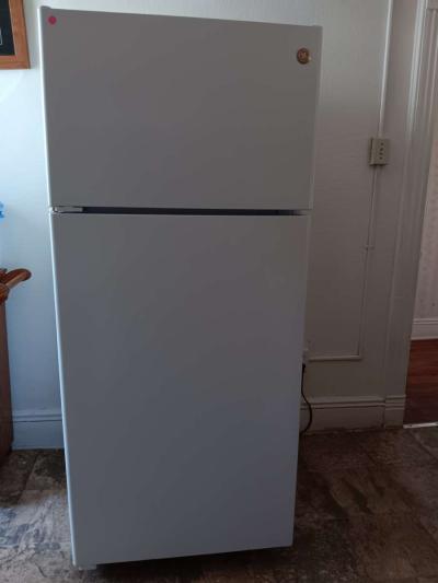 refrigerator - Thumbnail 2