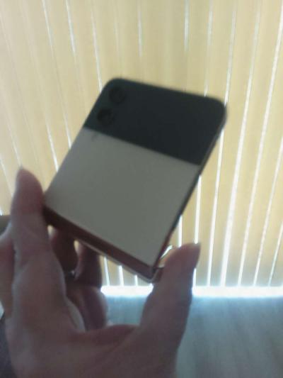 Galaxy flip4 - Thumbnail 2