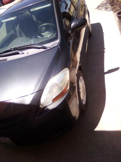 2008 Toyota yaris - Thumbnail 3