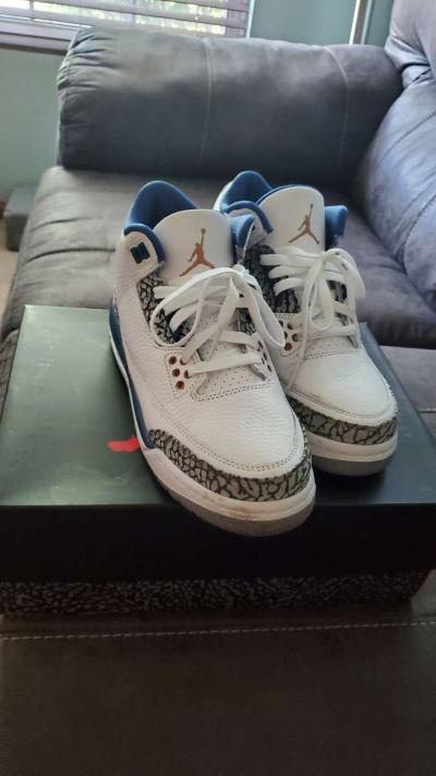 Kids Jordans size 5 JOLIET  PICKUP - Thumbnail 2