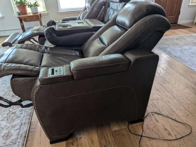 Like new Leather Couch - Thumbnail 5