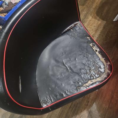 Red and Black Table with 4 matching chairs - Thumbnail 6