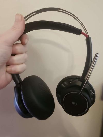 New Plantronics Voyager Focus - Thumbnail 2
