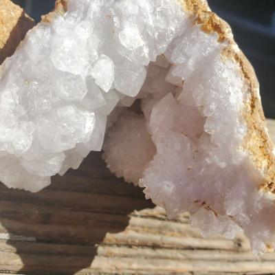 white quartz geode - Thumbnail 2