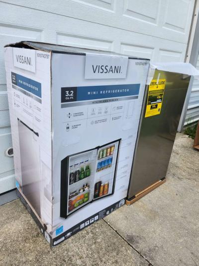 Vissani Mini Fridge - Thumbnail 3