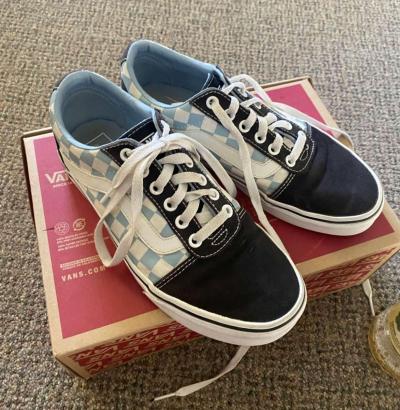 Gently Used Womens Vans - Thumbnail 2
