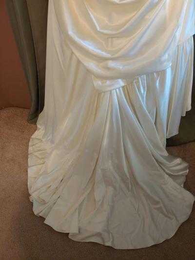 Mermaid Style Wedding Dress - Thumbnail 2