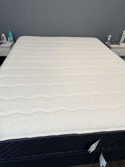 Queen mattress - Thumbnail 5