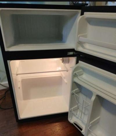 Mini refrigerator with freezer - Thumbnail 2