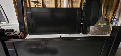 King size wooden bed frame no mattress - Thumbnail 5