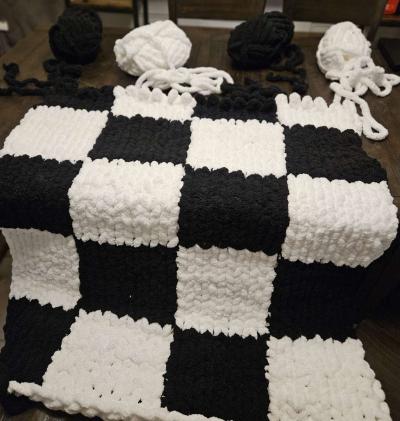 Checkered Chenille Throw - Thumbnail 5