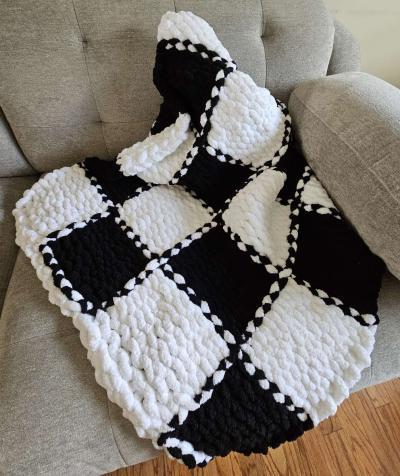 Checkered Chenille Throw - Thumbnail 2