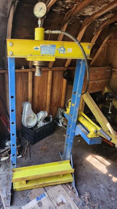 Hydraulic Press - Thumbnail 1