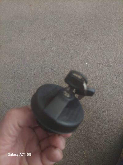 locking gas cap - Thumbnail 2