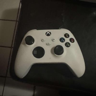 Microsoft  Xbox Series S - Thumbnail 4