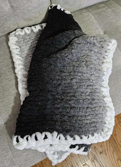 Black Ombre Throw - Thumbnail 3