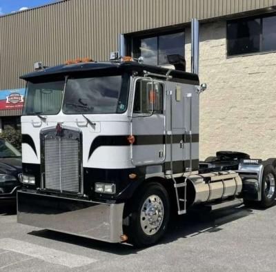 Kenworth Trucks and A Reefer - Thumbnail 3