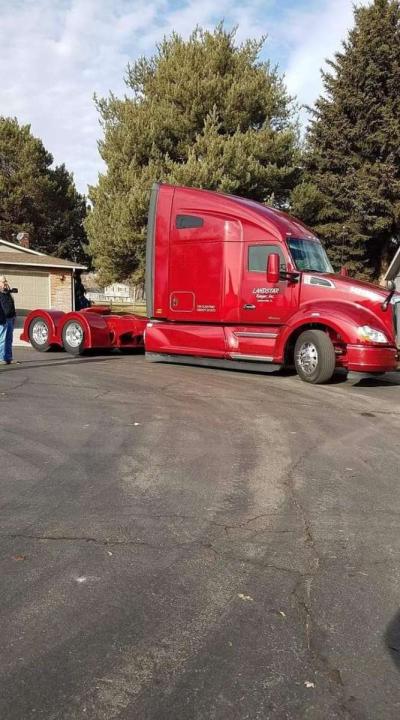 Kenworth Trucks and A Reefer - Thumbnail 2