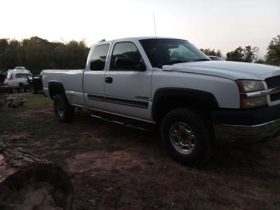03 Chevy Silverado 2500  HD - Thumbnail 3