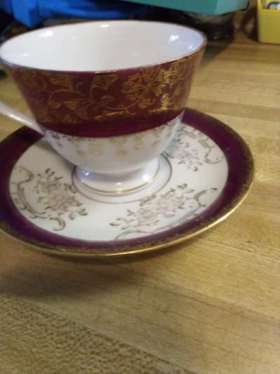 old cups and saucers all I good shape deer isnt old 7dollars - Thumbnail 3