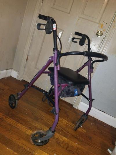 medline walker for elderly or disabled people - Thumbnail 3