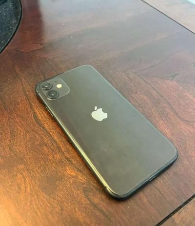 iPhone 11 Black 64Gb Unlocked - Thumbnail 2