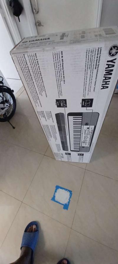 Yamaha YPT 260 Digital Keyboard - Thumbnail 2