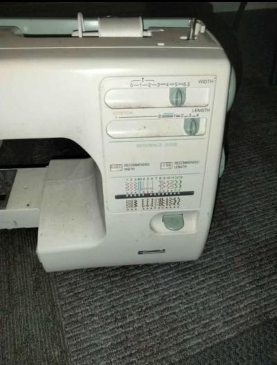 2 Sewing Machines - Thumbnail 5
