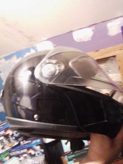 brand new helmet asking 7000 - Thumbnail 2