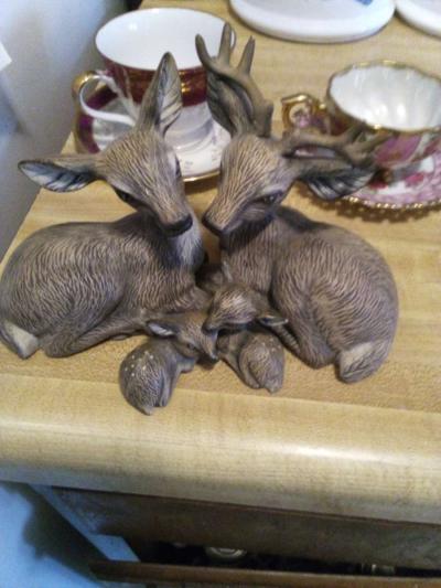 old cups and saucers all I good shape deer isnt old 7dollars - Thumbnail 6