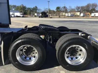 2023 Peterbilt 579 PACCAR MX 13 LITER - Thumbnail 3