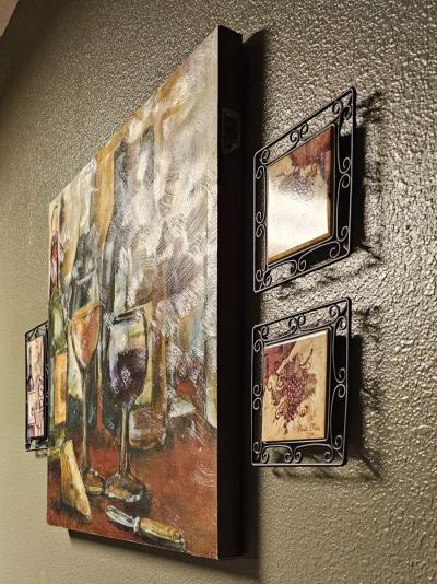 Wine and grape themed wall art - Thumbnail 6