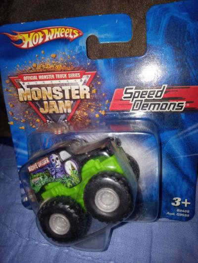 Monster Trucks - Thumbnail 2